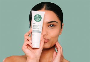 DermaVeen Hydrating Facial Moisturiser.