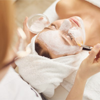 'I'm A Skincare Expert And Here's How To Prepare For A Facial'